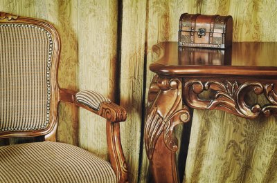 Find the antique furniture storing facility in Mountview, CA